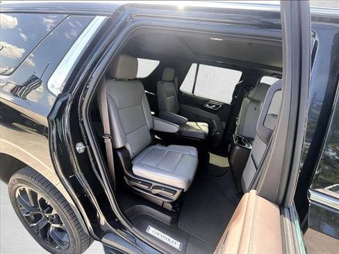 Used 2023 Chevrolet Tahoe LT w/ Luxury Package RWD image 29