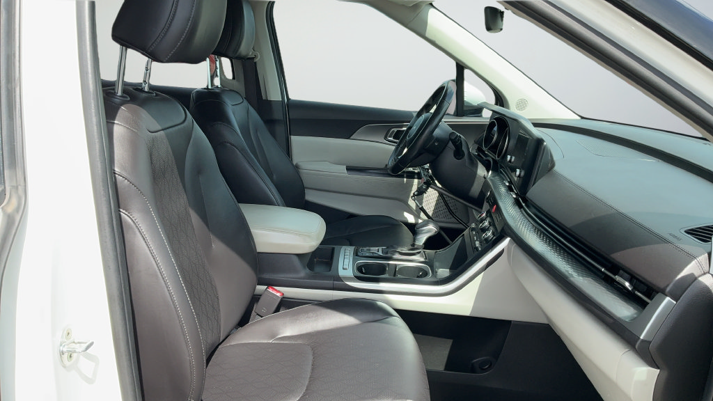 Used 2022 Kia Carnival LX FWD image 21