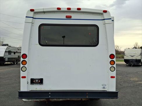 Used 2011 Ford E-350 and Econoline 350 Super Duty w/ Shuttle Bus Prep Pkg image 21