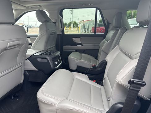 Certified 2025 Ford Expedition Active AWD/4WD image 9