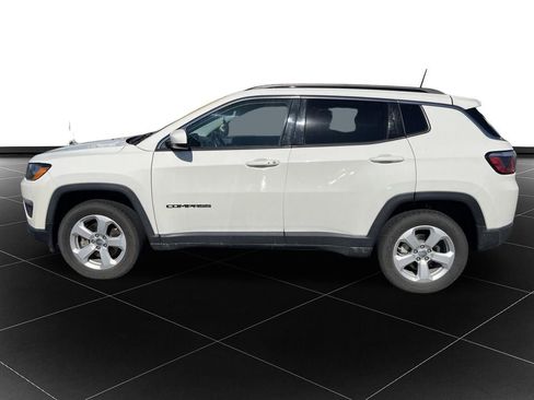 Used 2018 Jeep Compass Latitude w/ Cold Weather Group AWD/4WD image 2