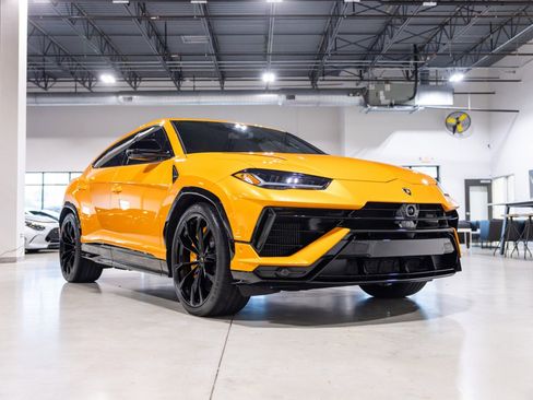 Used 2024 Lamborghini Urus S AWD/4WD image 3