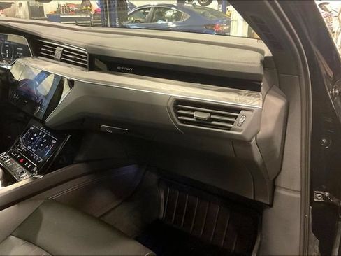 Used 2024 Audi Q8 e-tron Premium Plus w/ Premium Plus Package AWD/4WD image 16