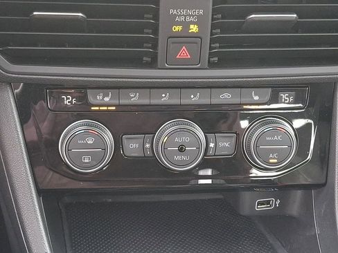 Used 2019 Volkswagen Jetta SEL w/ Cold Weather Package image 16