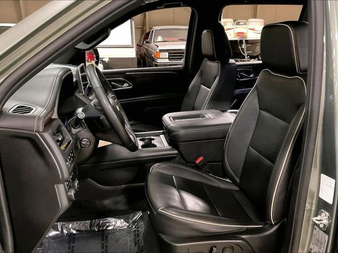 Used 2023 Chevrolet Suburban Premier image 22