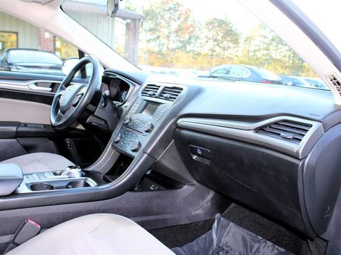 Used 2018 Ford Fusion S image 17