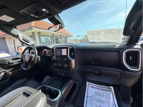 Used 2019 Chevrolet Silverado 1500 High Country w/ Technology Package AWD/4WD image 10