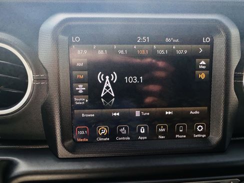 Used 2022 Jeep Wrangler Unlimited Sahara w/ Cold Weather Group image 16