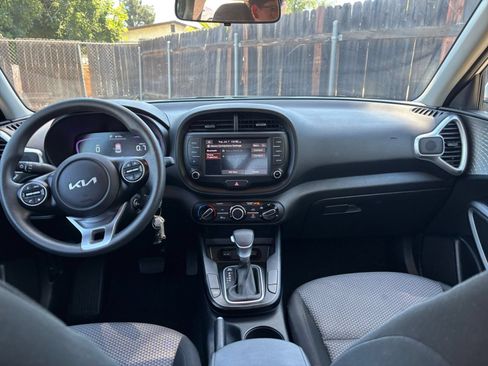 Used 2025 Kia Soul LX w/ LX Technology Package FWD image 31