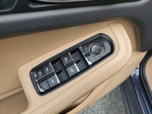 Used 2023 Porsche Macan AWD/4WD image 19