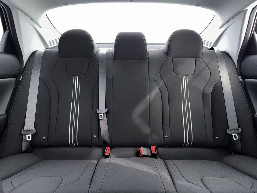 New 2026 Hyundai Elantra Hybrid FWD image 17