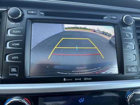 Used 2017 Toyota Highlander Limited AWD/4WD image 31