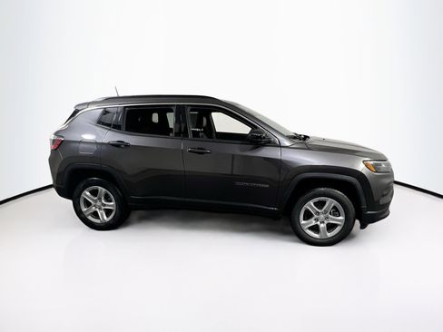 Used 2023 Jeep Compass Latitude w/ Convenience Group image 4