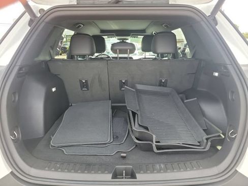 Used 2025 GMC Terrain Elevation w/ Elevation Premium Package AWD/4WD image 9
