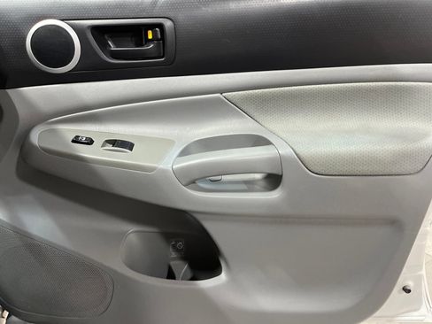 Used 2010 Toyota Tacoma PreRunner RWD image 18