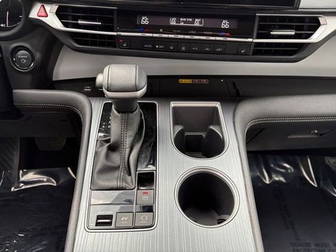 Used 2025 Toyota Sienna XLE image 11