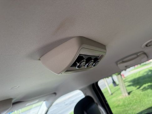 Used 2013 Dodge Grand Caravan SXT FWD image 22