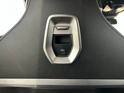 Used 2023 BMW 760i xDrive image 35