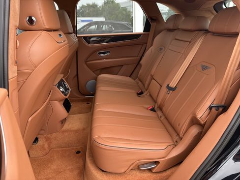 Used 2023 Bentley Bentayga AWD/4WD image 26