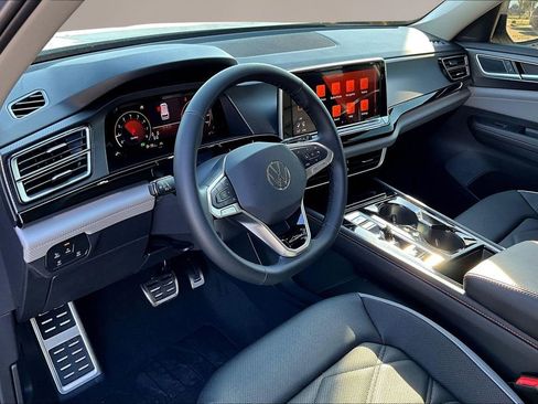 New 2026 Volkswagen Atlas Peak Edition image 7