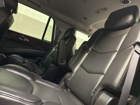 Used 2019 Cadillac Escalade Luxury image 29
