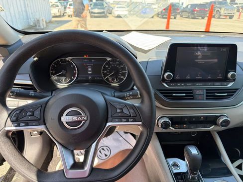 Used 2023 Nissan Altima 2.5 SV FWD image 13