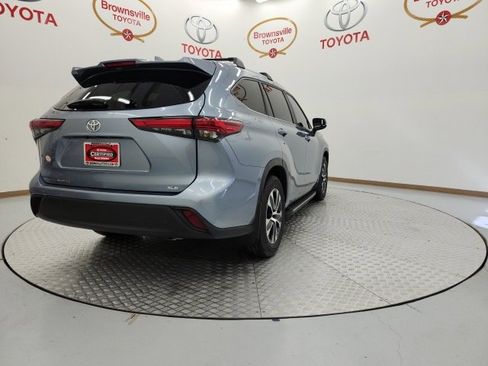 Certified 2023 Toyota Highlander XLE image 8