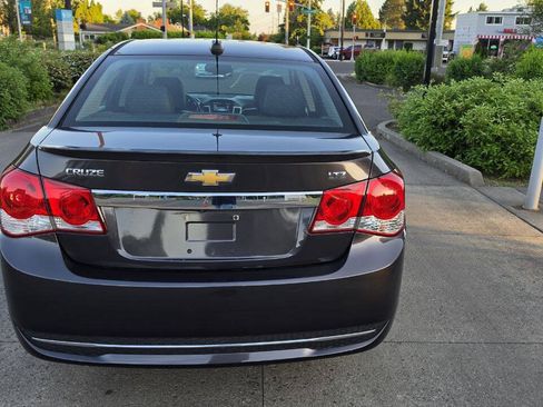 Used 2016 Chevrolet Cruze LTZ w/ Sun, Sound and Sport Package FWD image 6