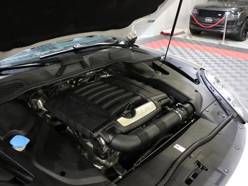 Used 2018 Porsche Cayenne Platinum Edition w/ Premium Package image 83