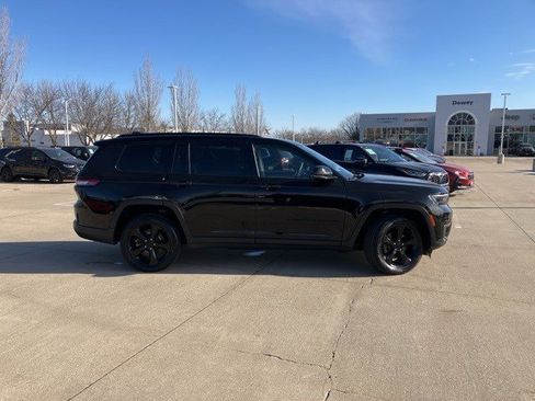 Used 2023 Jeep Grand Cherokee L Limited w/ Black Appearance Package image 5