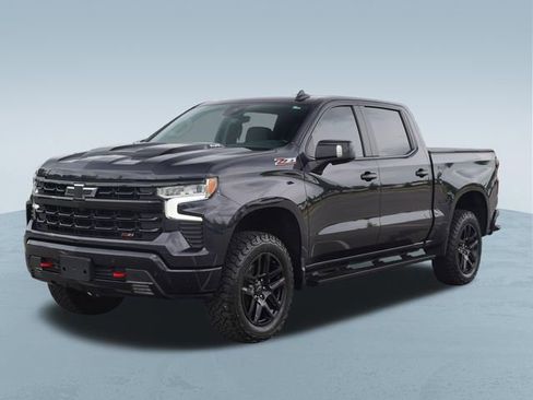 Used 2024 Chevrolet Silverado 1500 LT Trail Boss w/ Convenience Package II AWD/4WD image 3