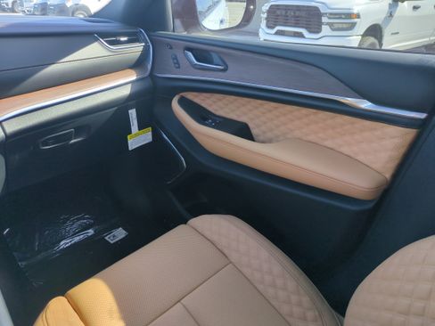 New 2025 Jeep Grand Cherokee L Summit w/ Advanced Protech Group IV image 18