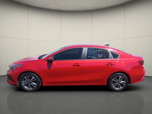 Used 2024 Kia Forte LXS w/ LXS Technology Package FWD image 4