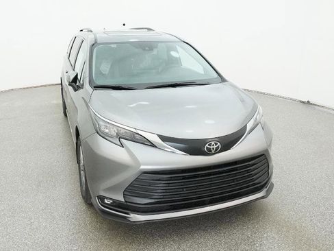 New 2026 Toyota Sienna XLE image 17