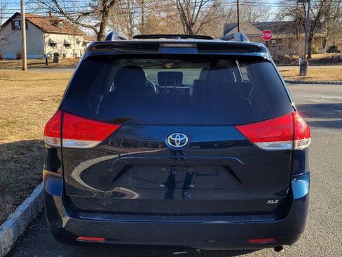 Used 2011 Toyota Sienna XLE image 5
