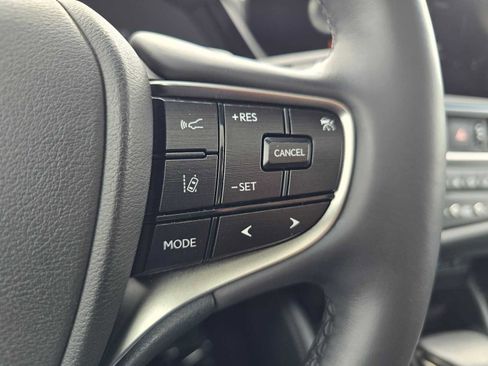 Used 2025 Lexus ES 300h w/ Premium Package FWD image 33