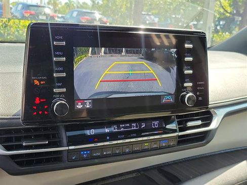 Used 2023 Toyota Sienna Limited FWD image 46