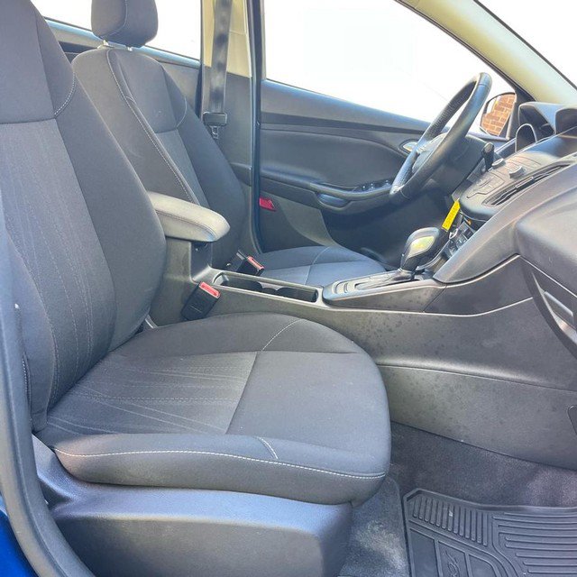Used 2018 Ford Focus SE w/ SE Appearance Package FWD image 10
