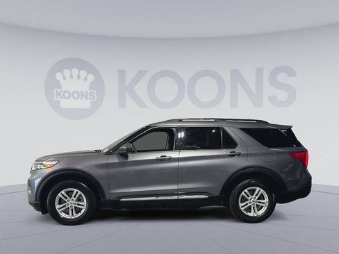 Used 2023 Ford Explorer XLT AWD/4WD image 7