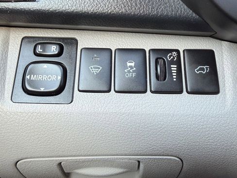 Used 2013 Toyota Highlander SE image 30