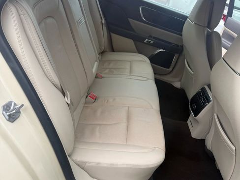 Used 2018 Lincoln Continental Select w/ Continental Climate Package image 20