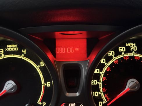 Used 2013 Ford Fiesta SE image 27