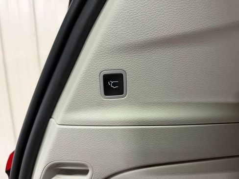 Used 2021 Chrysler Pacifica Touring-L FWD image 24