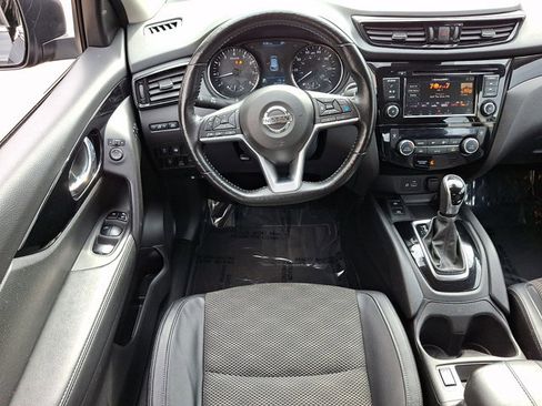 Used 2022 Nissan Rogue Sport SV w/ Technology Package image 11