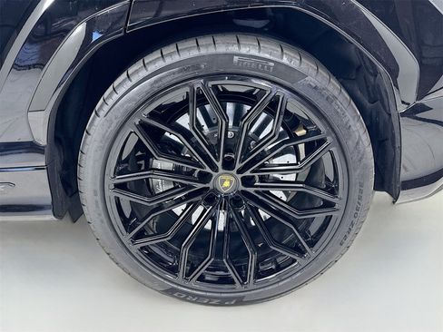 Used 2025 Lamborghini Urus SE image 9