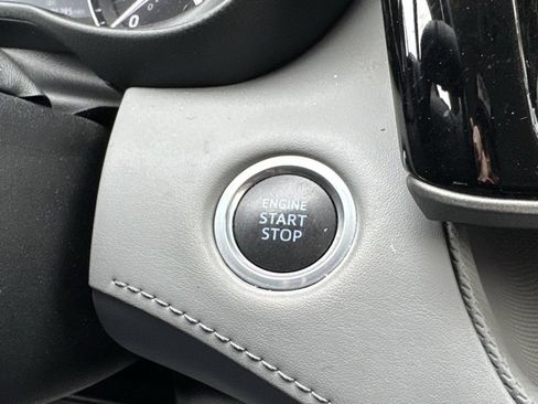 Used 2021 Toyota Highlander Limited image 13