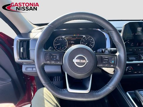 Used 2023 Nissan Pathfinder SL image 14