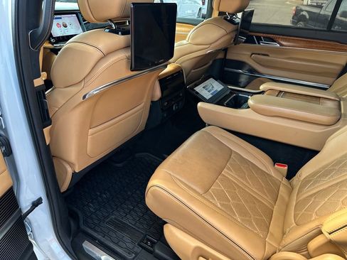 Used 2022 Jeep Grand Wagoneer Series III w/ Rear Seat Video Group 1 AWD/4WD image 32
