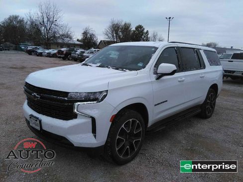 Used 2024 Chevrolet Suburban RST image 2