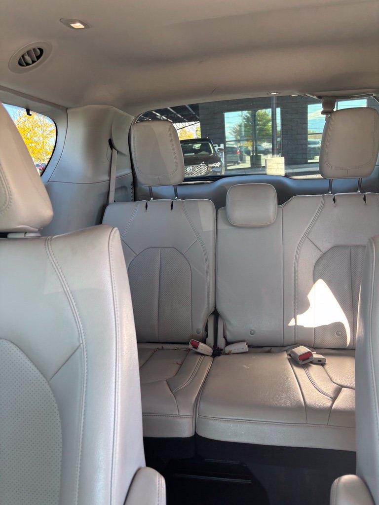 Used 2021 Chrysler Pacifica Touring-L FWD image 6